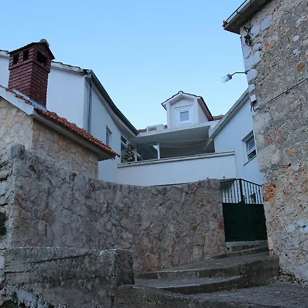 Holiday Vrisnik